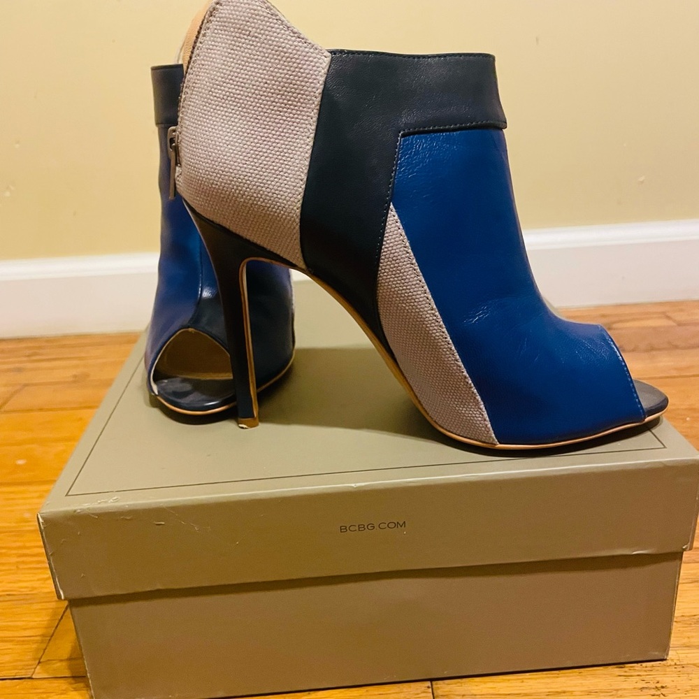 Bcbgmaxazria booties